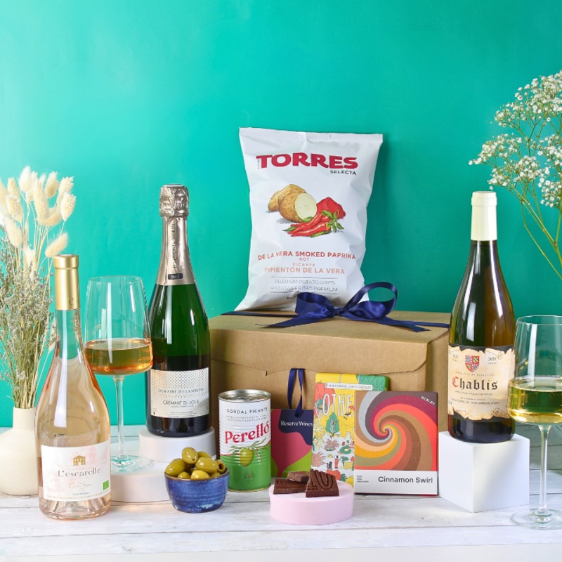The Elegant Feast Hamper  Fine Wine, Nibbles & Chocolate